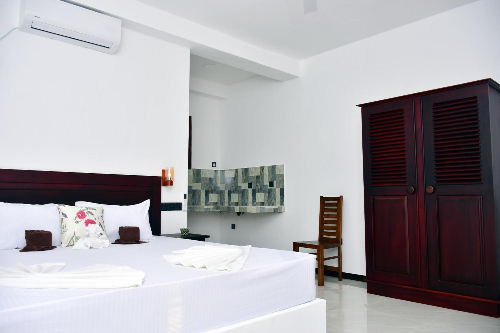 Hotel Aliya Aliya Hikkaduwa Extérieur photo
