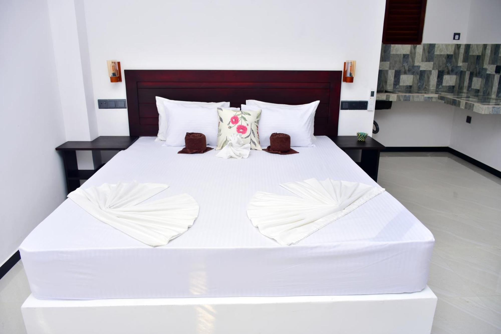 Hotel Aliya Aliya Hikkaduwa Extérieur photo