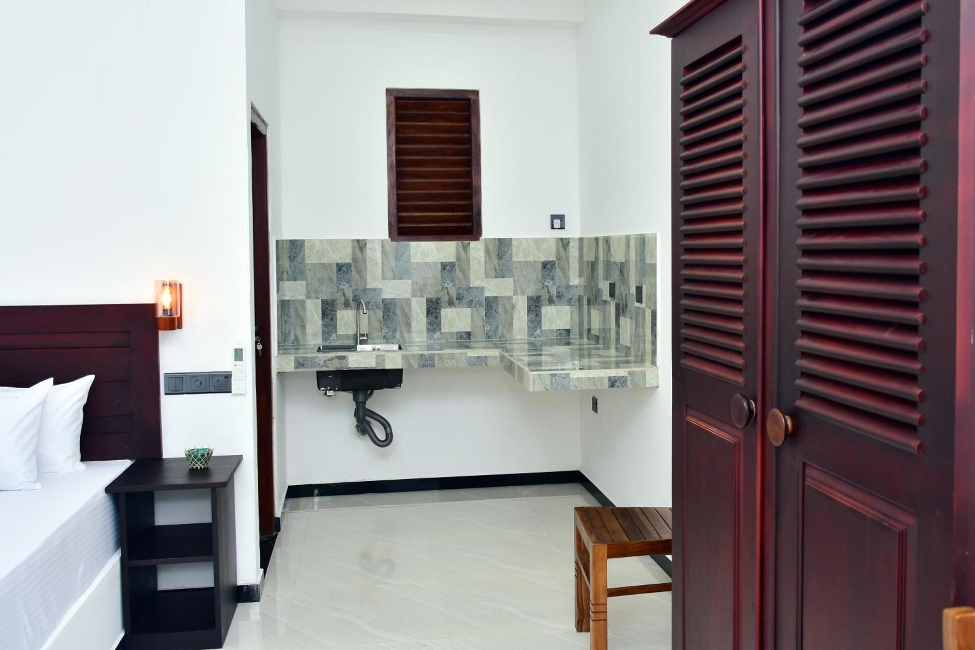 Hotel Aliya Aliya Hikkaduwa Extérieur photo