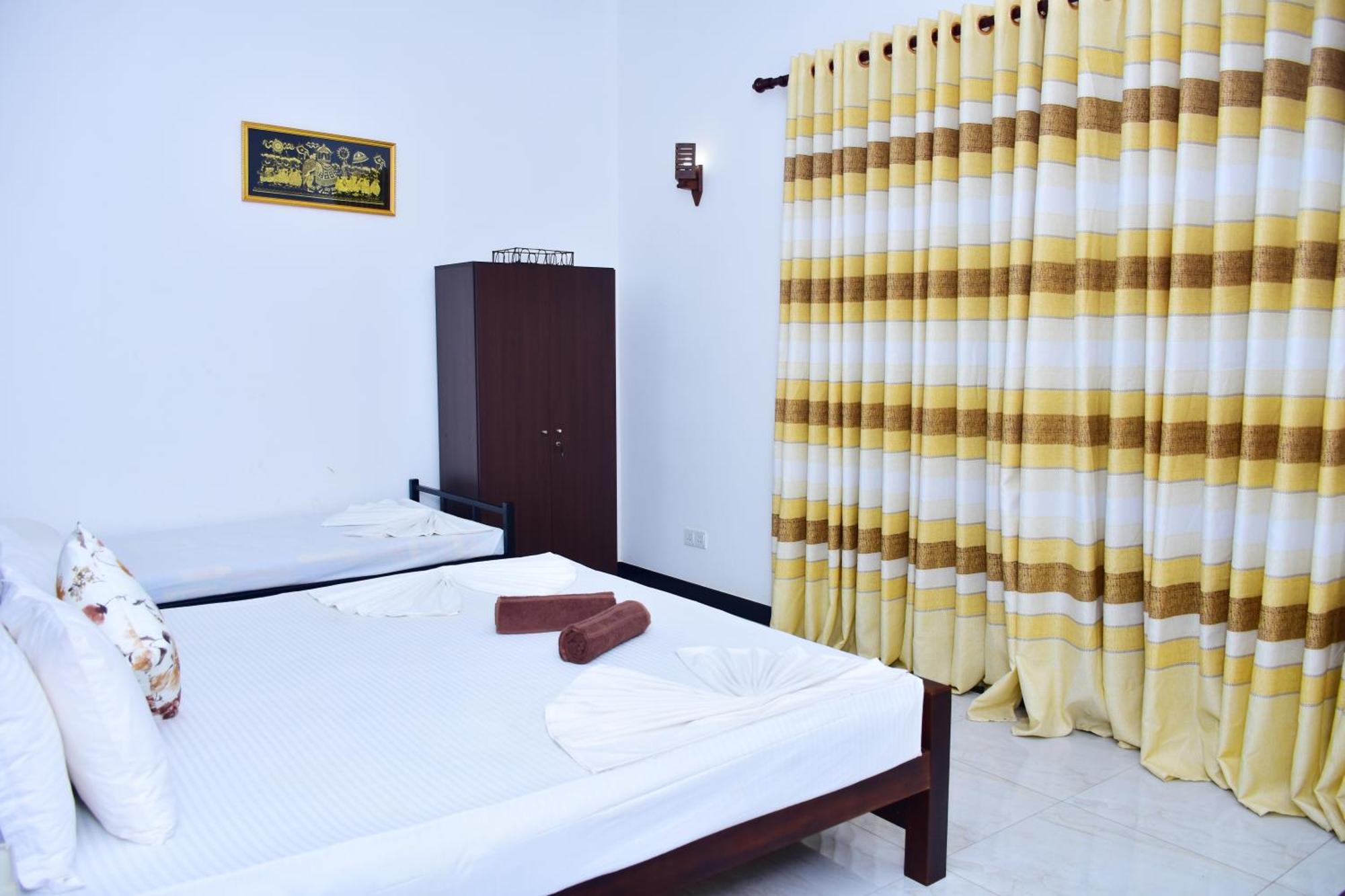 Hotel Aliya Aliya Hikkaduwa Extérieur photo
