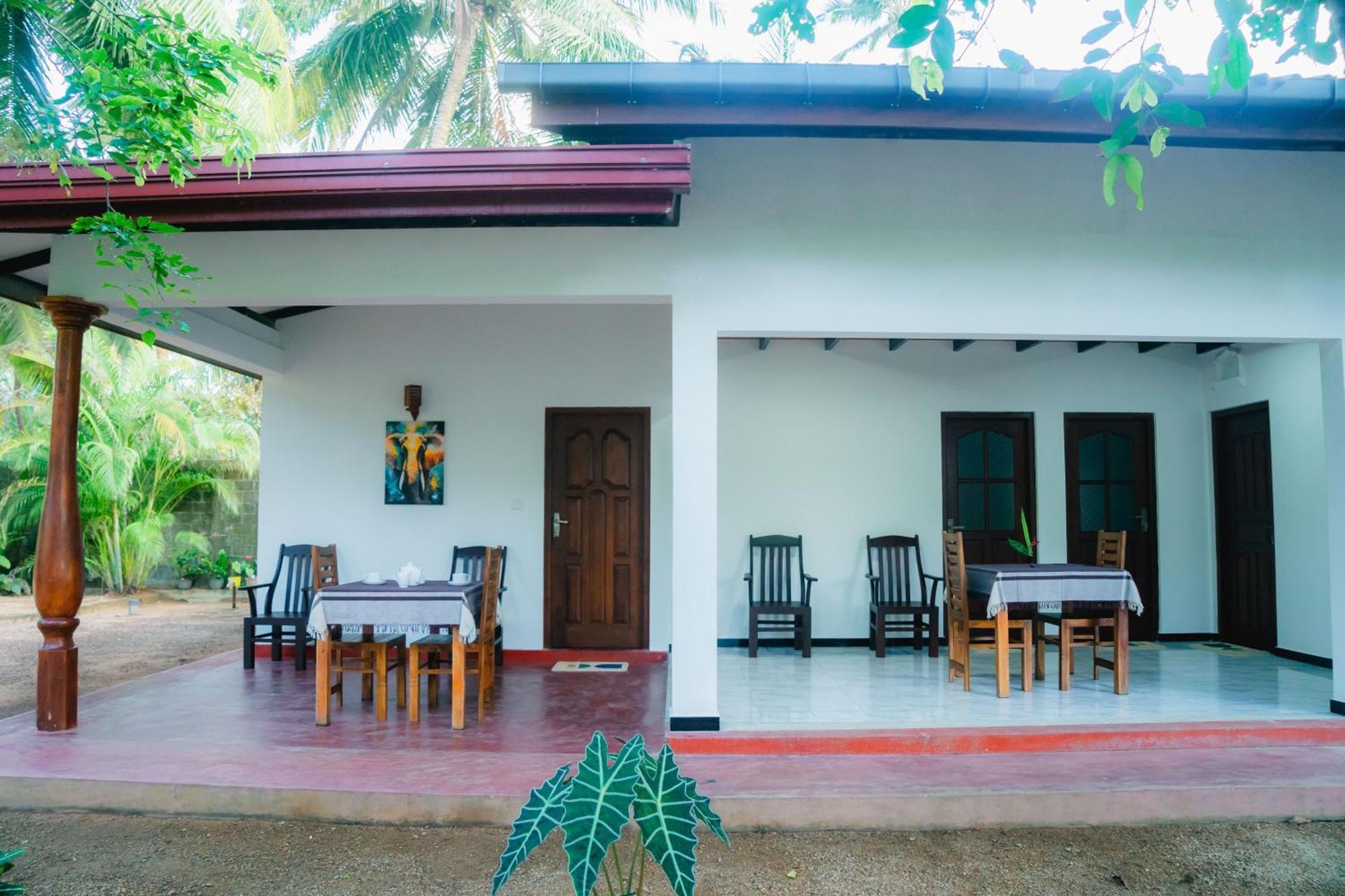 Hotel Aliya Aliya Hikkaduwa Extérieur photo