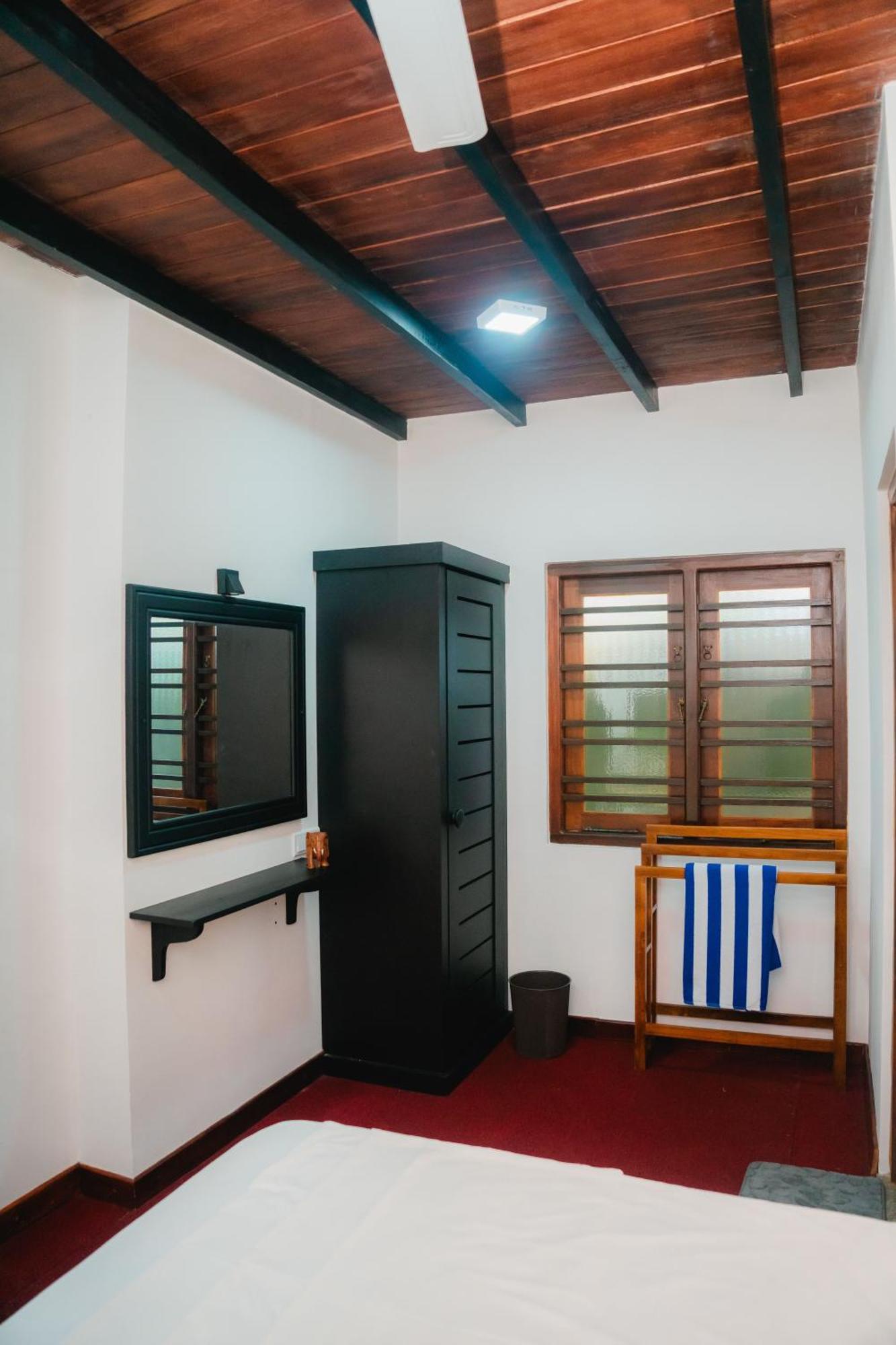 Hotel Aliya Aliya Hikkaduwa Extérieur photo
