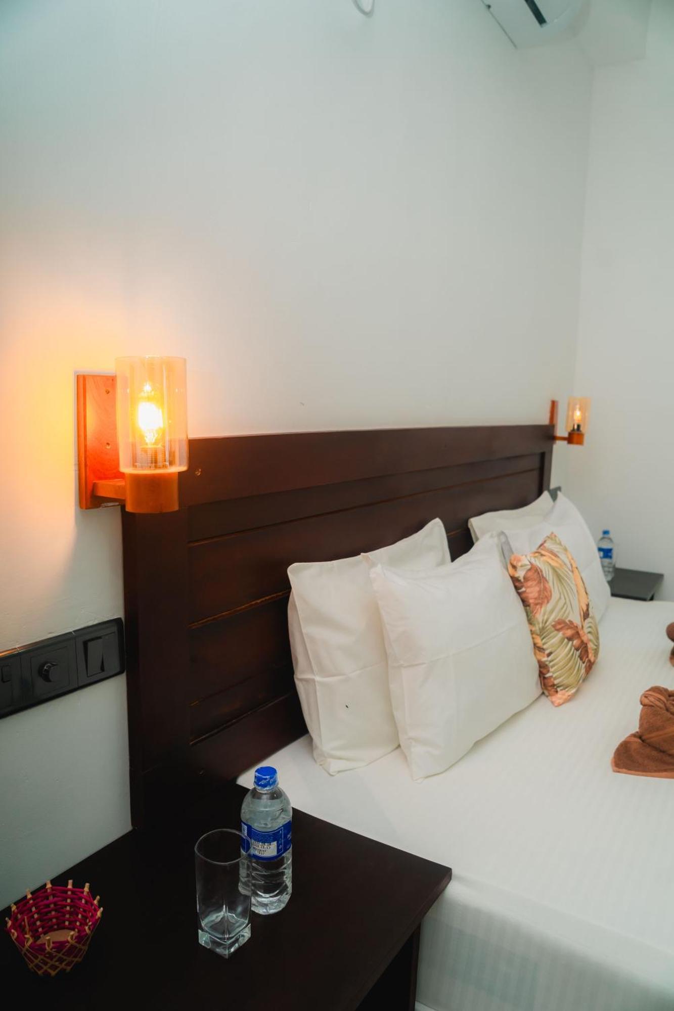 Hotel Aliya Aliya Hikkaduwa Extérieur photo