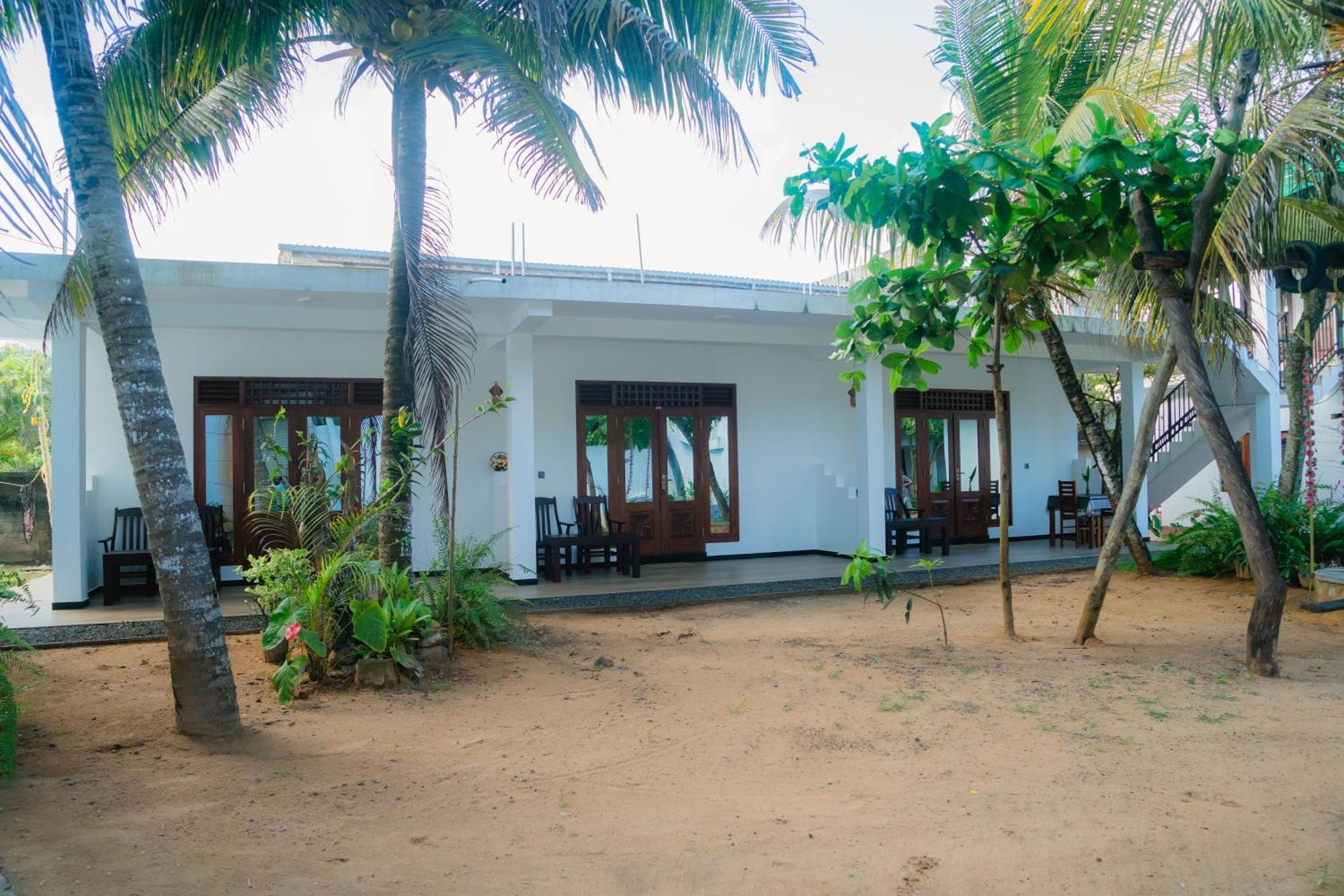 Hotel Aliya Aliya Hikkaduwa Extérieur photo